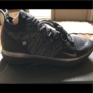 Nike shoes.. NEW (never worn)